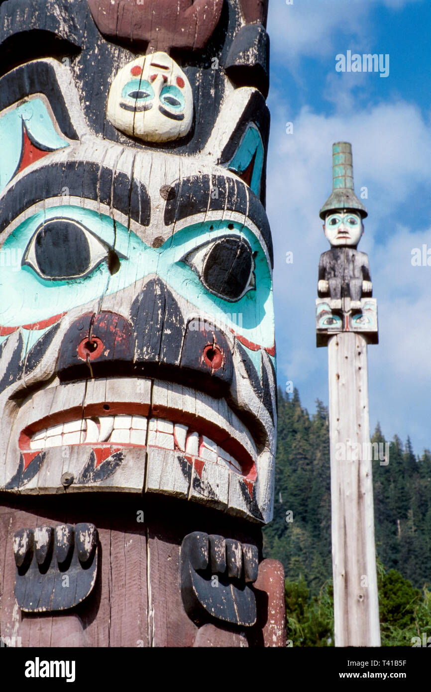 Alaska Alaskan Ketchikan Saxman Indianer Dorf Tlingit, Indianer Indianer indigenen Völker Totem Pole Carving, Stockfoto