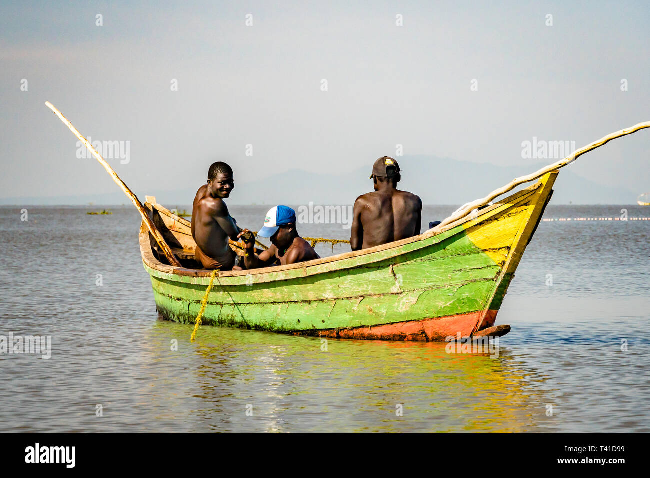 In der Nähe von Kisumu, Kenia - März 8, 2019 - Fischer an der Küste des Lake Victoria Stockfoto