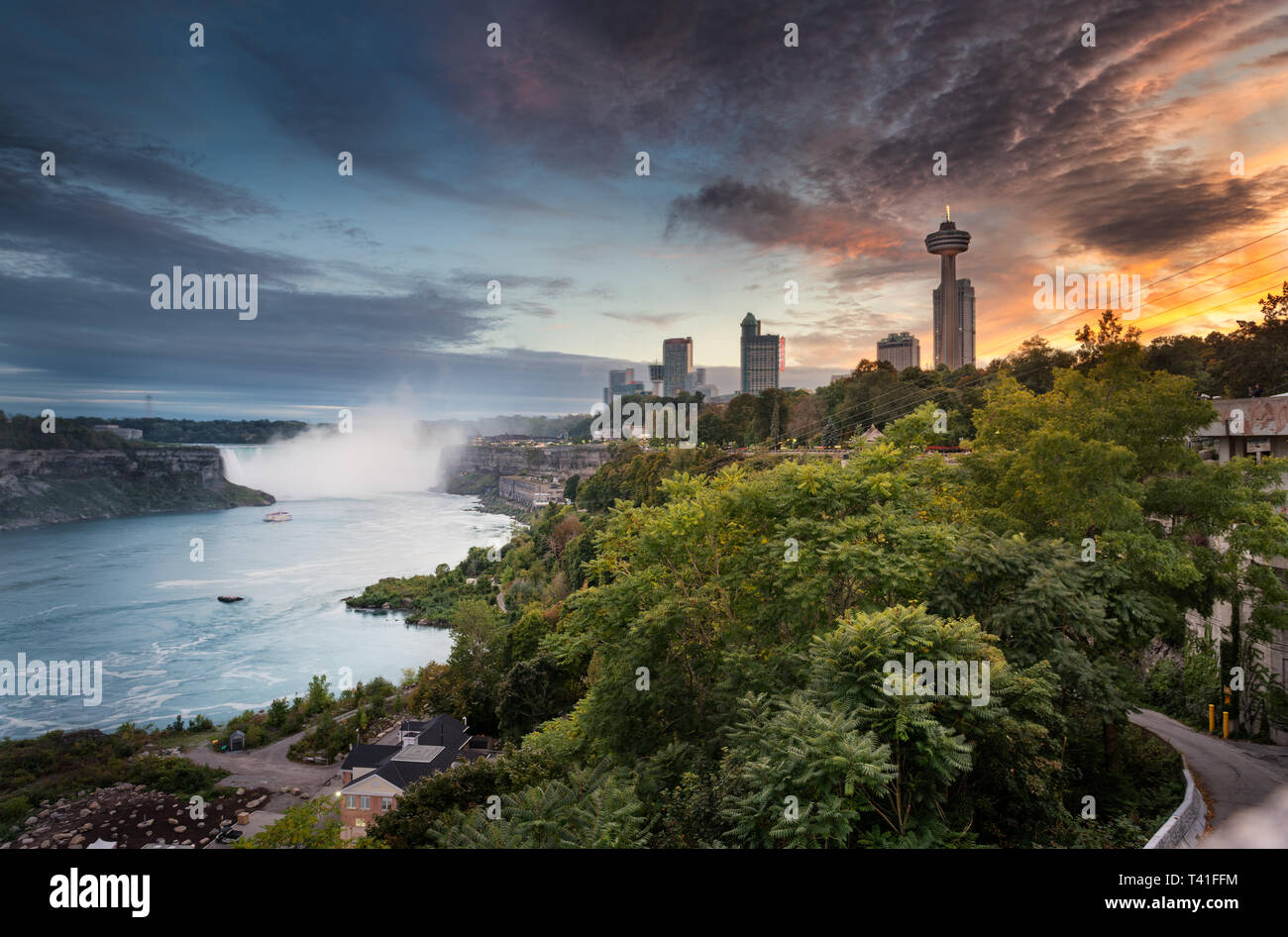 Niagara Falls, Kanada Oktober 06, 2018: Blick auf die Niagara Fälle von der kanadischen Seite Stockfoto