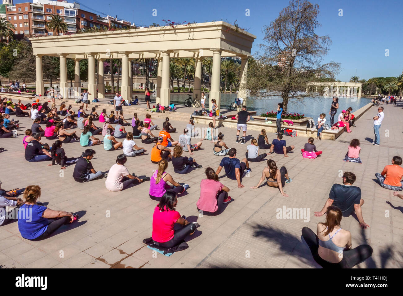 Valencia Turia Gärten, gemeinsame Bewegung Menschen Spanien Training im Park Menschen Training Spanien Menge Stockfoto