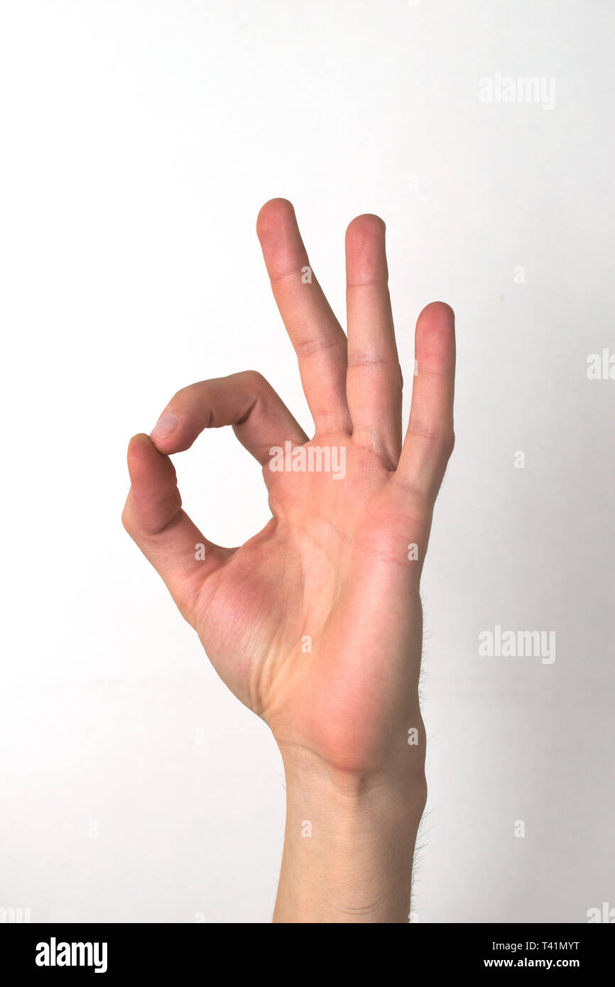 Weiße männliche Hand die 'OK'-Schild. Genehmigung, Zufriedenheit Konzept. Stockfoto