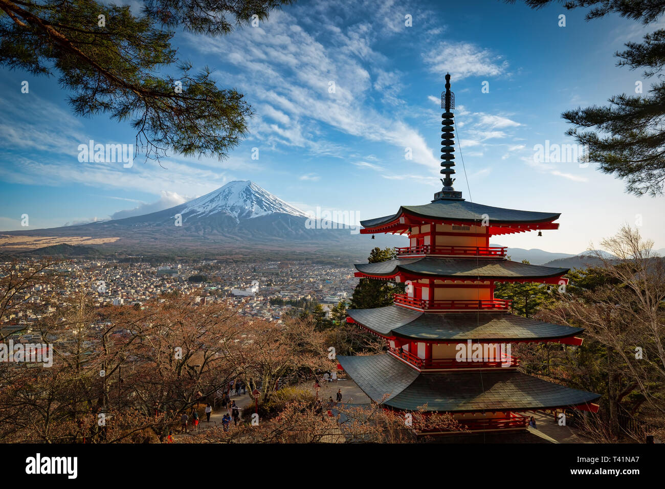 Der Chureito Pagode mit Mount Fuji im Hintergrund in der Nähe von Fujiyoshida, Japan. Stockfoto