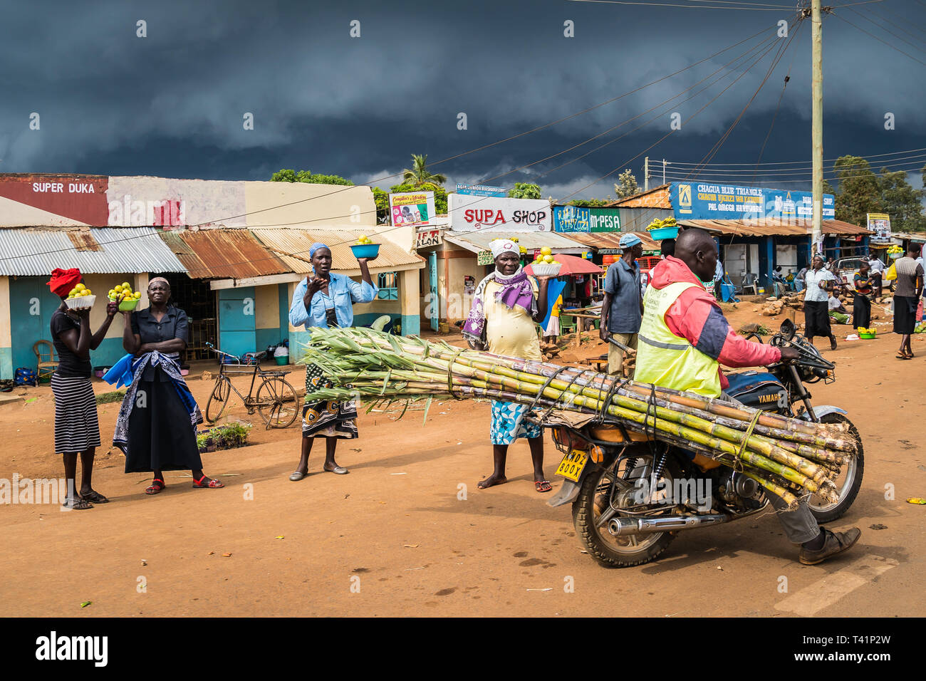 In der Nähe von Kisumu, Kenia - 8. März 2019 - ein strassenrand Markt Stockfoto