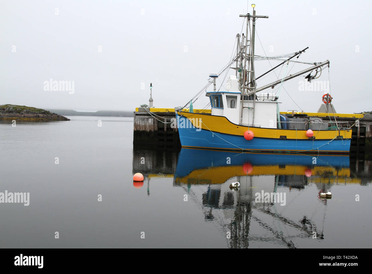 Neufundland Fischtrawler in einem Hafen Stockfoto