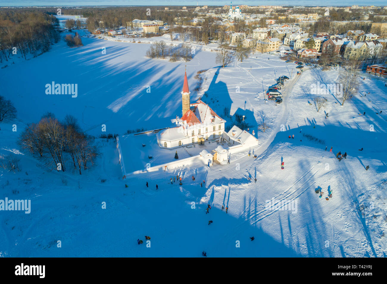 Gatschina, Russland - Januar 12, 2019: Sonnige Januar Tag im Priorat Palace (Luftaufnahmen) Stockfoto