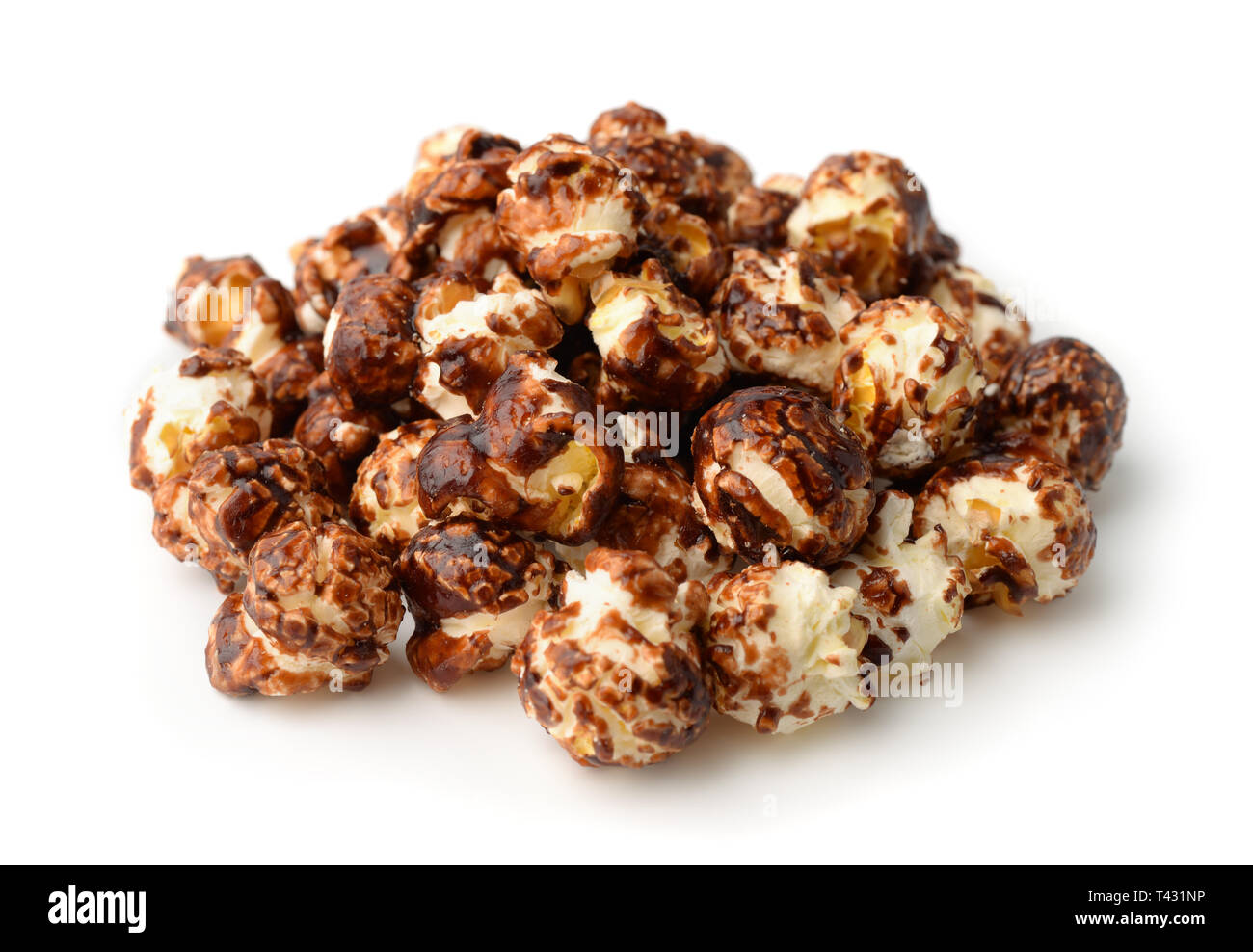Stapel von Schokolade popcorn isoliert auf weißem Stockfoto