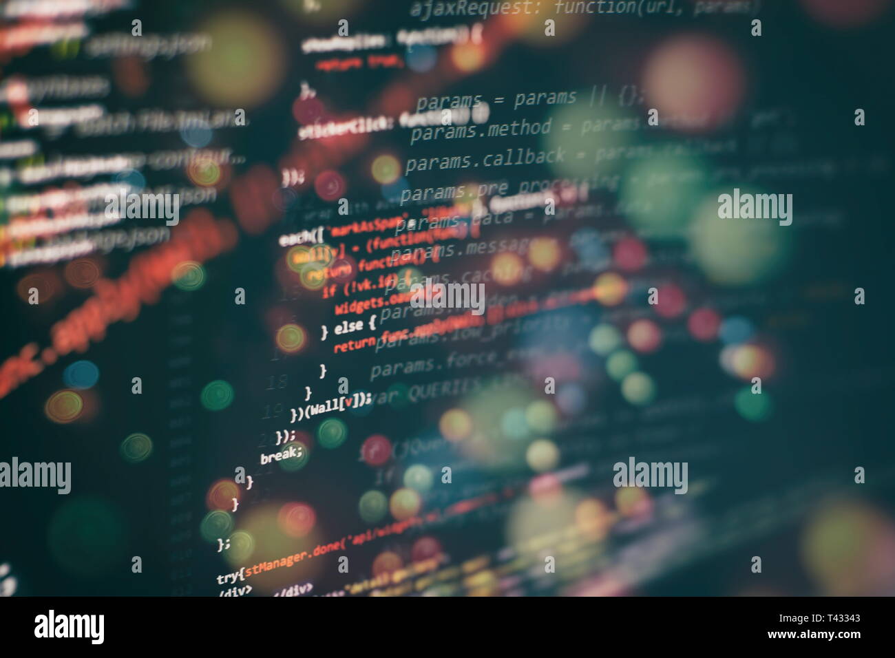 Laufenden Computer Daten/WWW-Programmierung. Codierung script Text auf dem Bildschirm. Notebook closeup Foto. Stockfoto