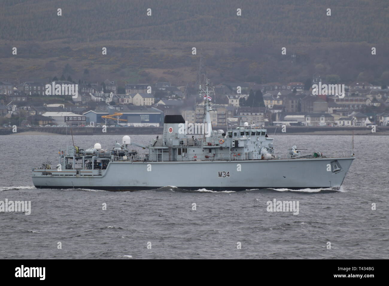 HMS Middleton (M34), ein Sa-Klasse minehunter von der Royal Navy betrieben, vorbei an Gourock bei Ihrer Ankunft für Übung gemeinsame Krieger 19-1. Stockfoto