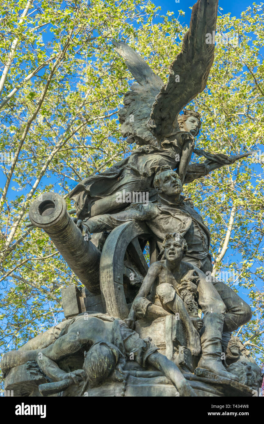 Denkmal für die Helden der Zweiten Mai (Heroes del Dos de Mayo) Bronze Skulptur von aniceto Marinas. Bei allgemeinen Fanjul Garde entfernt Stockfoto
