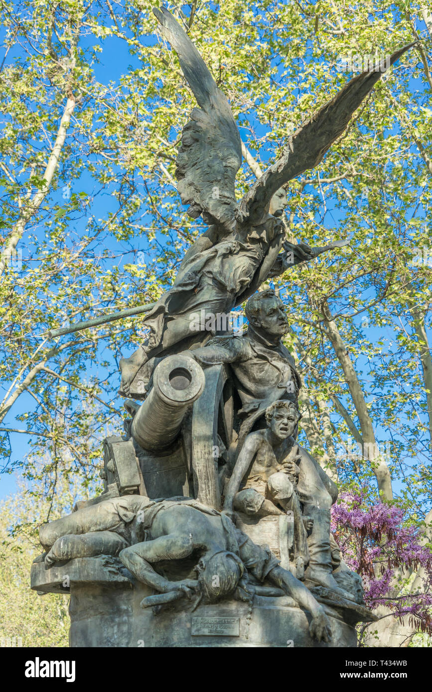 Denkmal für die Helden der Zweiten Mai (Heroes del Dos de Mayo) Bronze Skulptur von aniceto Marinas. Bei allgemeinen Fanjul Garde entfernt Stockfoto