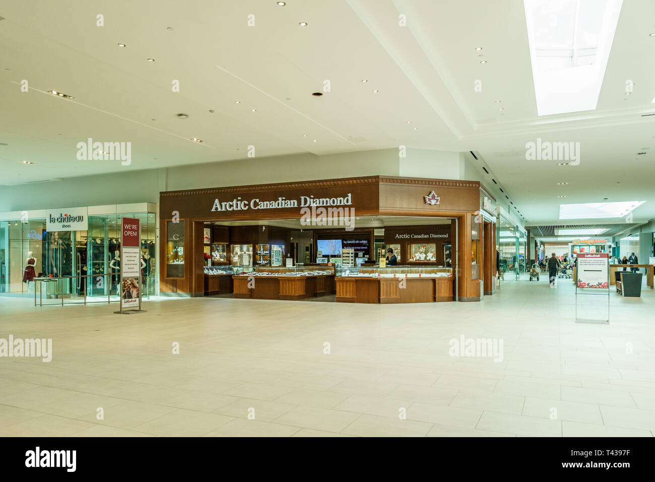 Langley, Kanada - 14. November 2018: Innenansicht der Willowbrook Shopping Center. Stockfoto