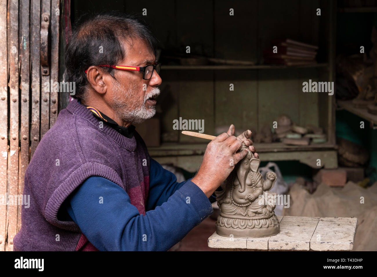 Horizontale Ansicht einer artisan Potter in Kalkutta aka Kalkutta, Indien. Stockfoto