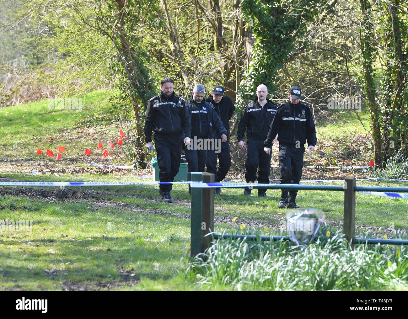Polizei in Ystrad Mynach Park im Süden von Wales, wo ein 13-jähriger Junge nach gefunden werden bewusstlos am Freitag Abend gestorben. Stockfoto