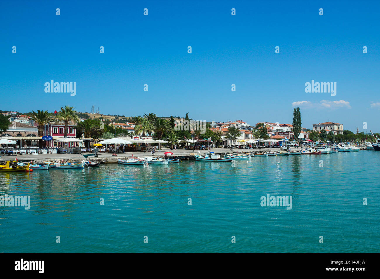 Cunda (alibey) Insel, Ayvalik, Balikesir/Türkei - 8. Juli 2015: Ayvalik Insel Cunda Ansicht vom Meer Stockfoto