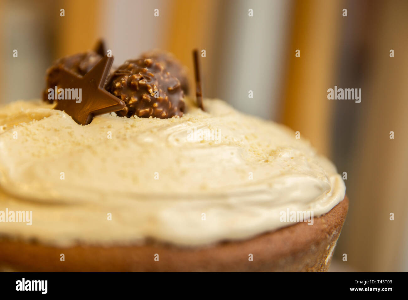 Mom's hausgemachten Kaffee und Mandel Kuchen. Stockfoto