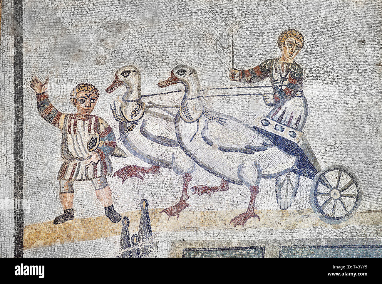 Die Roma Kinder Wagenrennen vom Vestibül des Smnall Circus, Zimmer Nr. 41 - römische Mosaiken in der Villa Romana del Casale, die containis der Ri Stockfoto