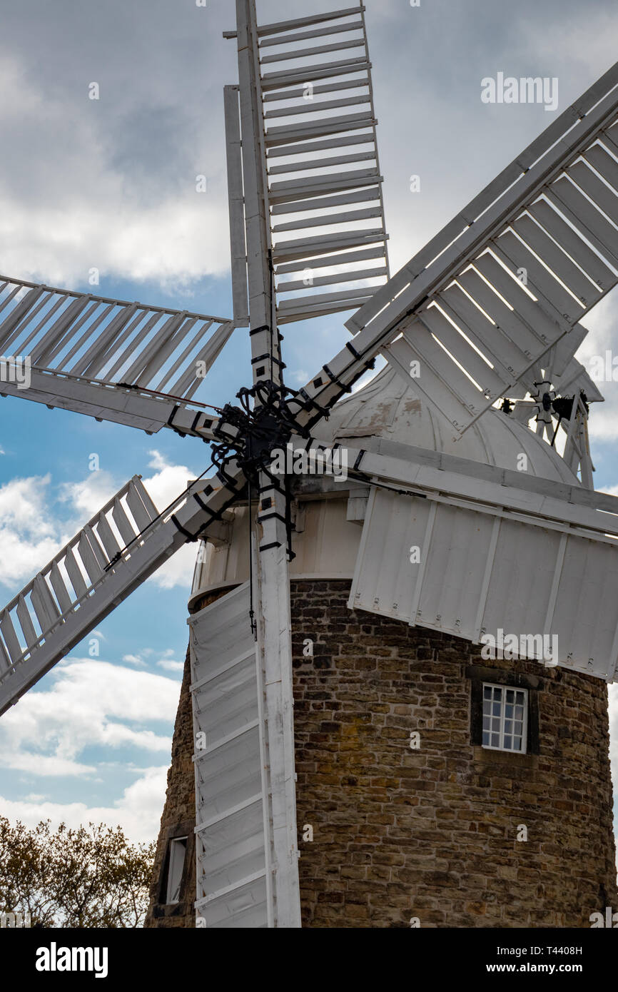 Historische Sechs segelte Grad II Stein Turm arbeiten Heage Windmill in Derbyshire UK Stockfoto