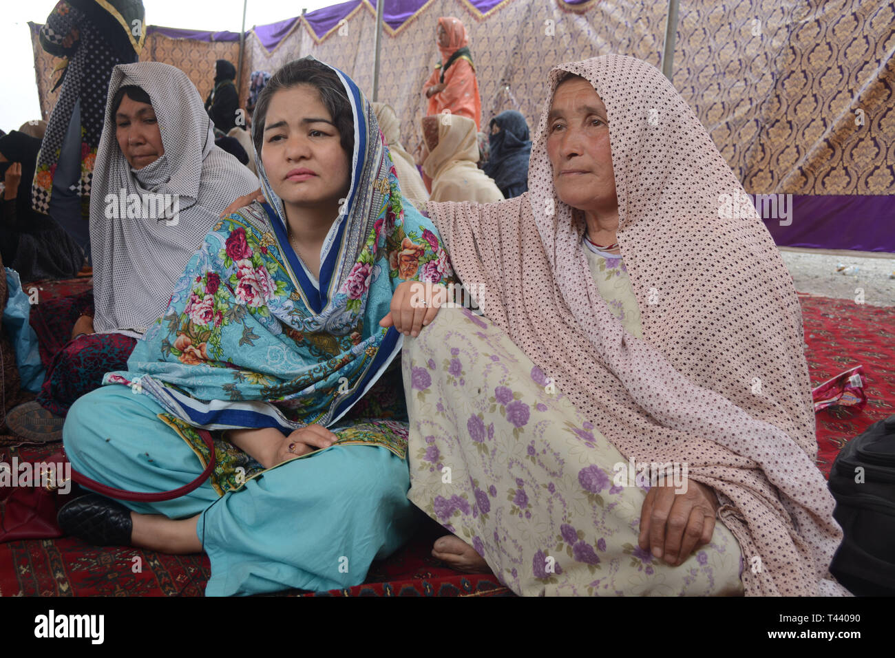 QUETTA, PAKISTAN, 13. April 2019: Mitglieder der Hazara Community einrichten auf der Nationalstraße N-25 während des Protestes gegen die terroristischen Angriff Targ Stockfoto