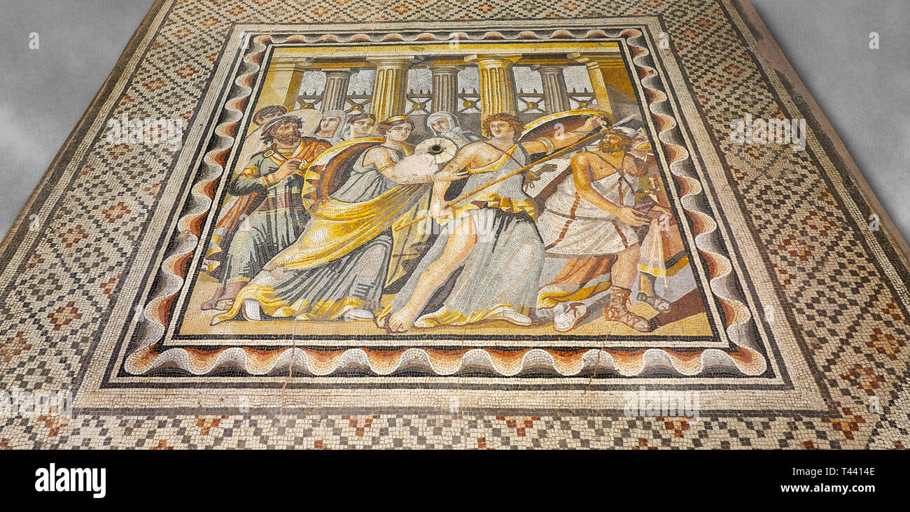 Römische Mosaiken - Achilles Mosaik. Alte Zeugama, 2. - 3. nachchristlichen Jahrhundert. Das Zeugma Mosaic Museum, Gaziantep, Türkei. Vor grauem Hintergrund. Stockfoto