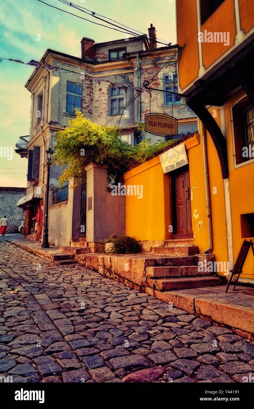 Alte gepflasterte Strasse in der Altstadt von Plovdiv, Bulgarien Stockfoto