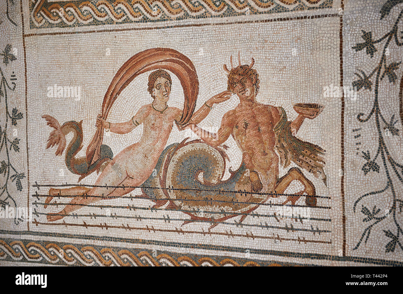 Bild eines römischen Mosaiken Design, die Szenen aus dem Leben des Dionysos, eine Szene mit Ichthyocentaurs, Fisch tailed Kentauren und Nereiden, von der Stockfoto