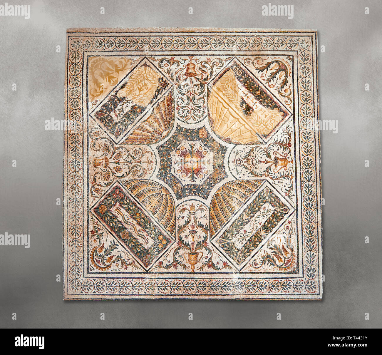 Geometrische römische Mosaiken aus der Nordafrikanischen römischen Provinz Africanus. Bardo Museum, Tunis, Tunesien. Stockfoto