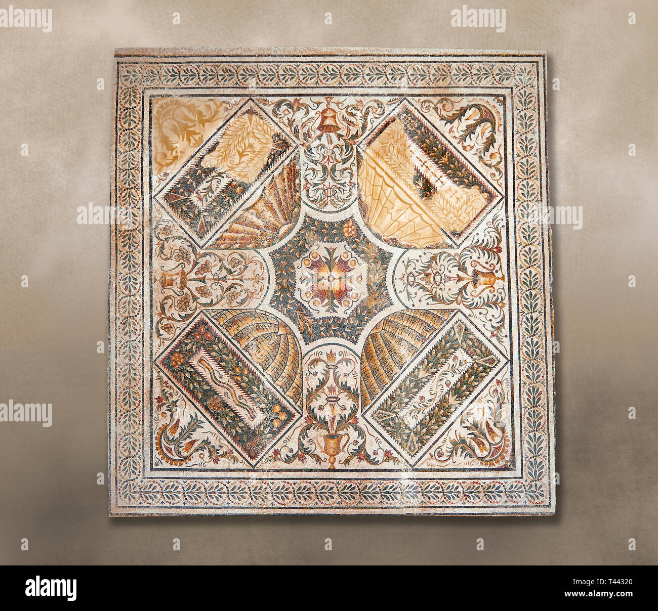 Geometrische römische Mosaiken aus der Nordafrikanischen römischen Provinz Africanus. Bardo Museum, Tunis, Tunesien. Stockfoto