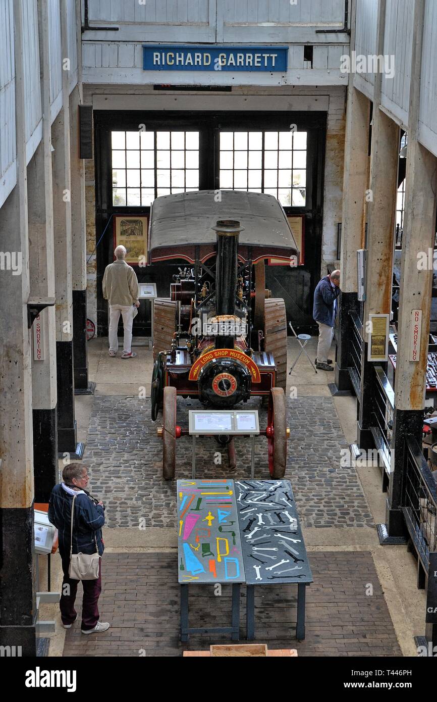 Blick von der Galerie, einschließlich der Prinzessin Marina Traktor von 1916, bei der Langen Shop Museum, Baja California Sur, Suffolk, Großbritannien Stockfoto