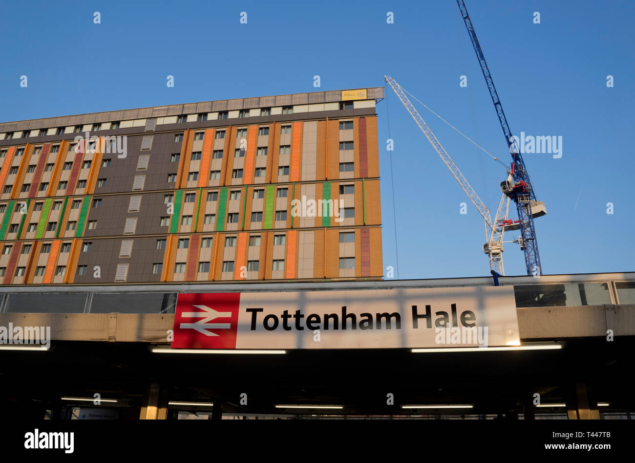 Sanierung bis Tottenham Hale Bahnhof und U-Bahnhof in der Nähe der Tottenham Spurs Fußball Stadion in London, England, Großbritannien Stockfoto