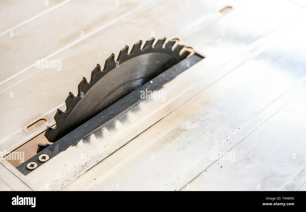 Detail der rotierenden Kreis Ring sah Zähne Stockfoto