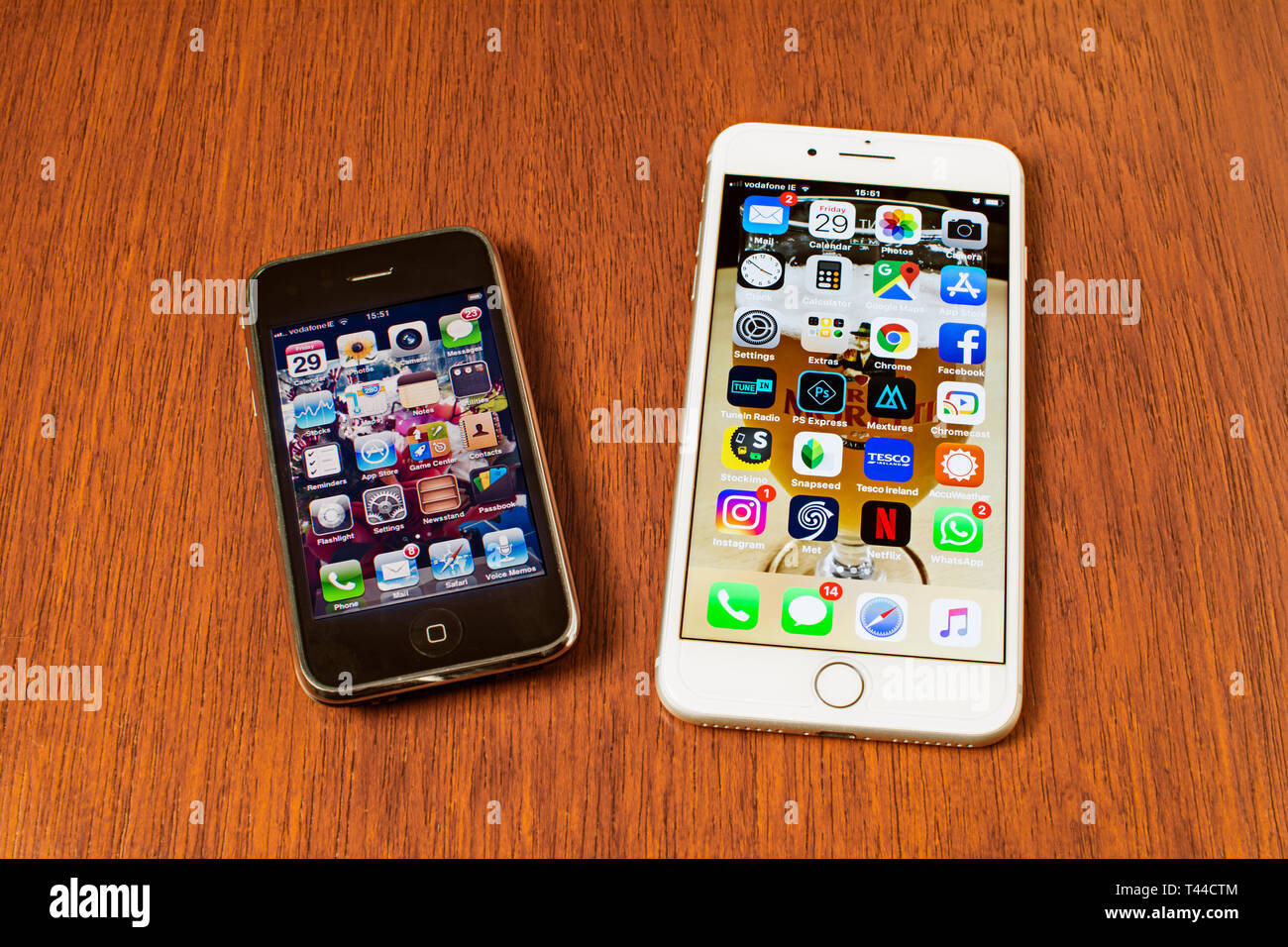 Apple 3 und 8 plus iPhones gesehen Seite an Seite Stockfoto