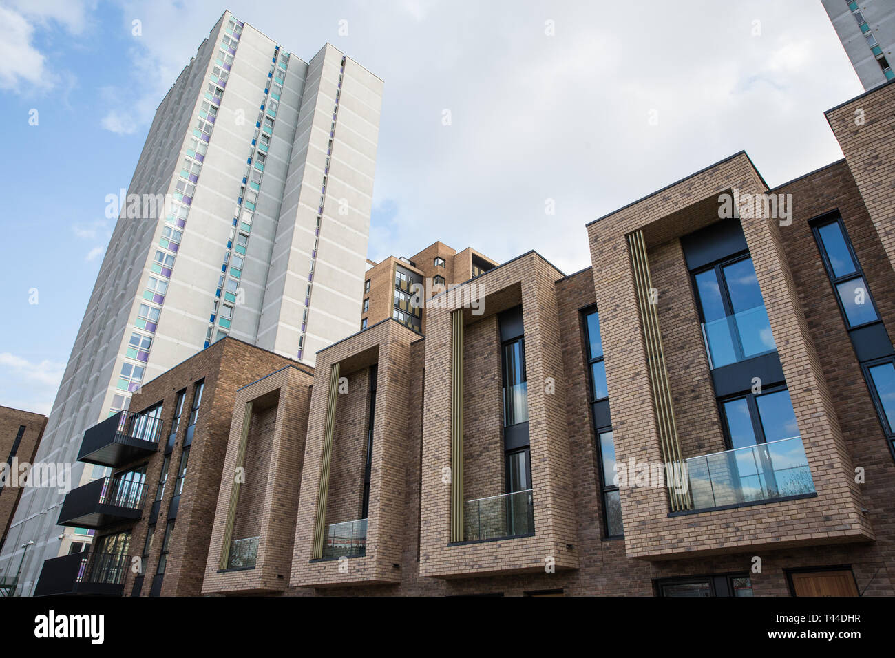 London, Großbritannien. 26. März, 2019. Die Lollard Straße Sozialwohnungen in Lambeth umfasst 89 bezahlbare Wohnungen, ein Kindergarten und der Kinder. Stockfoto