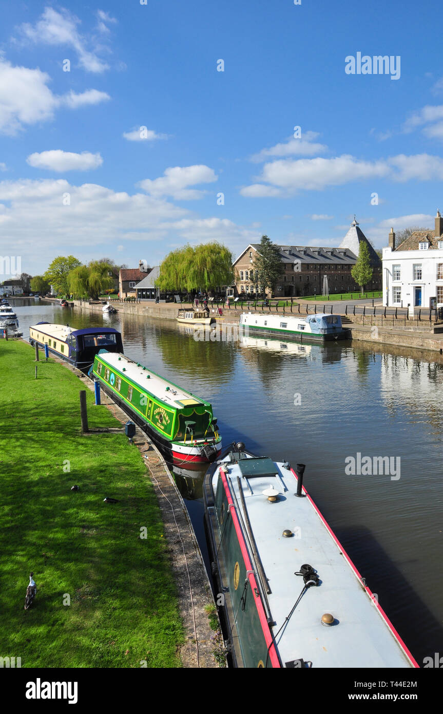 Kai Gebäude, alte Maltings und Boote, Fluss Great Ouse, Ely, Cambridgeshire, England, Großbritannien Stockfoto