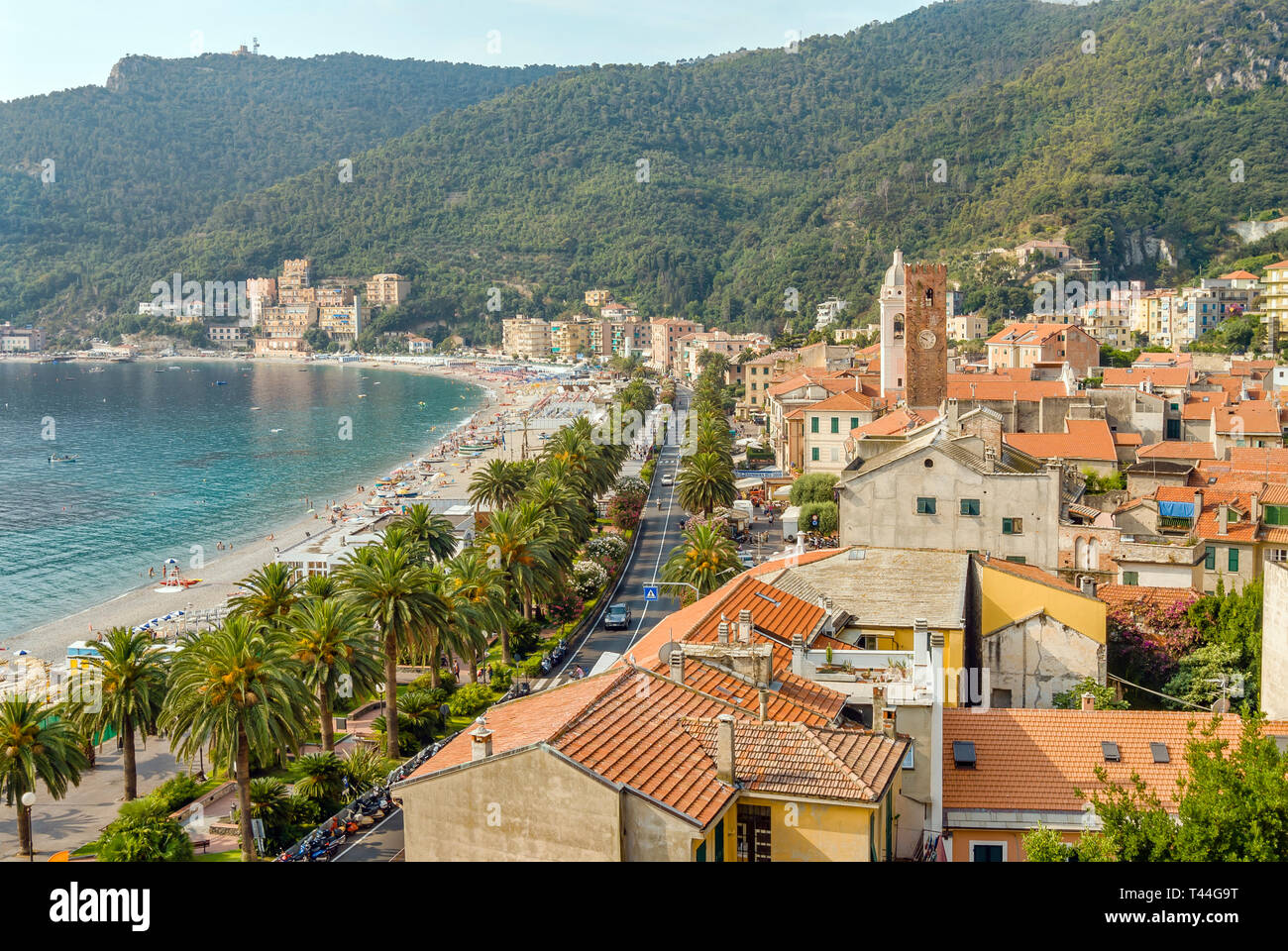 Blick über Noli an der ligurischen Küste, Nordwestitalien Stockfoto