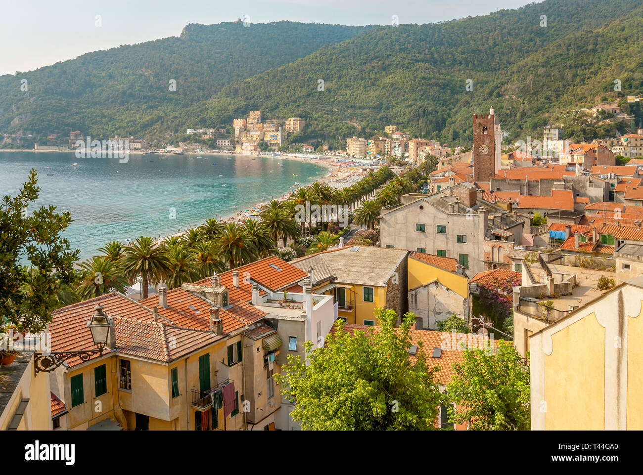 Blick über Noli an der ligurischen Küste, Nordwestitalien Stockfoto