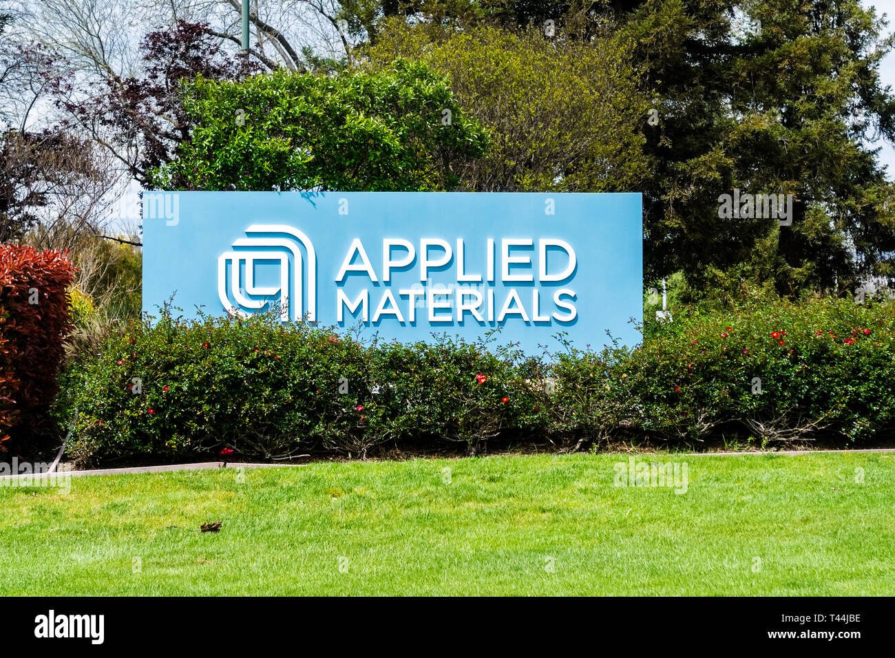 April 11, 2019 Santa Clara/CA/USA - Applied Materials Schild am Eingang zum Campus der Firma im Silicon Valley, South San Francisco posted b Stockfoto