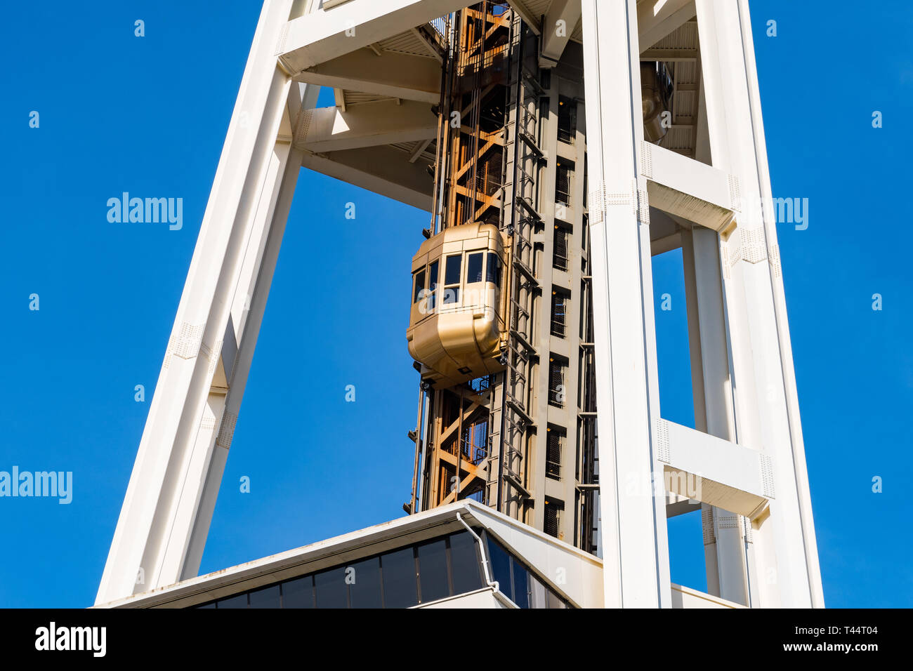 Der Aufzug geht bis an die Spitze des Space Needle in Seattle. Stockfoto