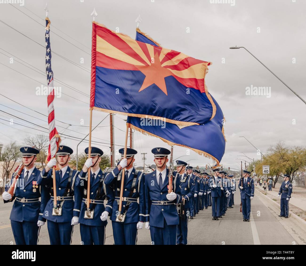 Die US Air Force Color Guard beteiligen sich an den jährlichen Rodeo Parade in Tucson, AZ., Jan. 21, 2019. Toskaner' rodeo Parade ist die längste nicht-motorisierten Parade in Amerika. Stockfoto