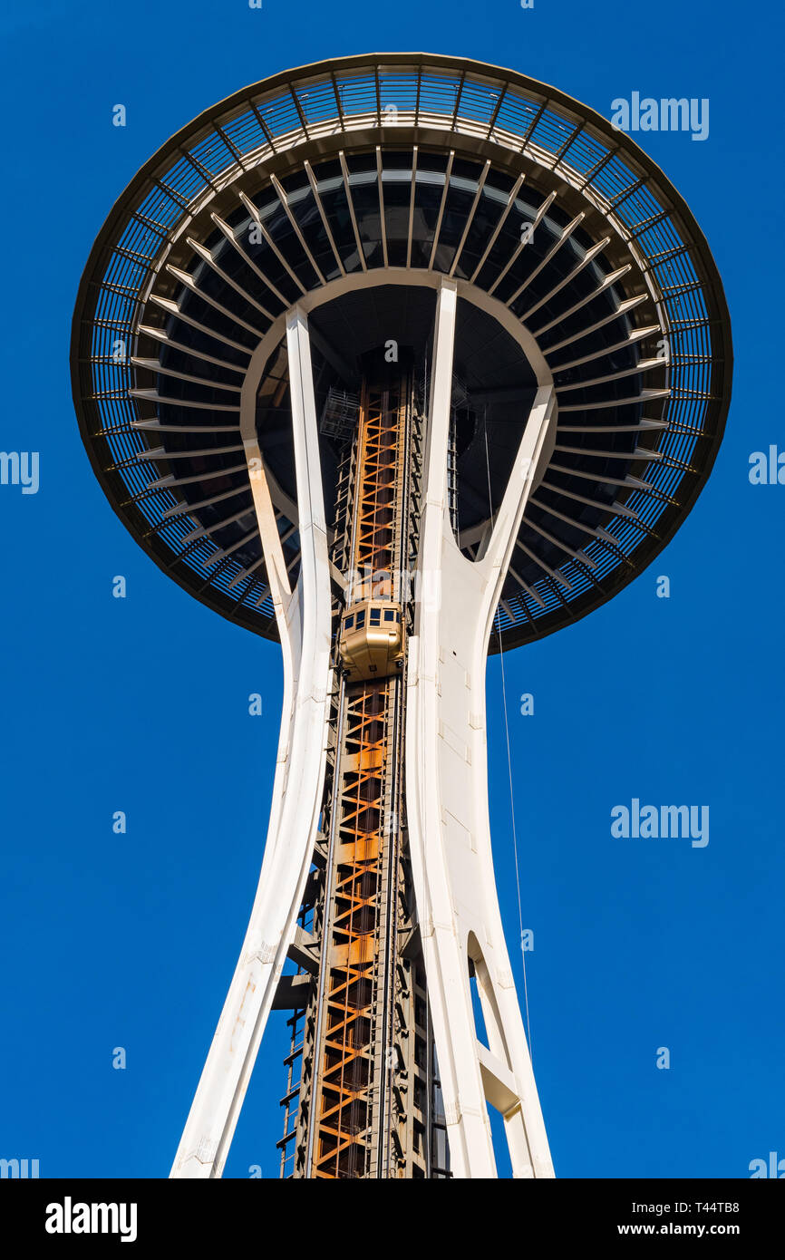 Der Aufzug geht bis an die Spitze des Space Needle in Seattle. Stockfoto
