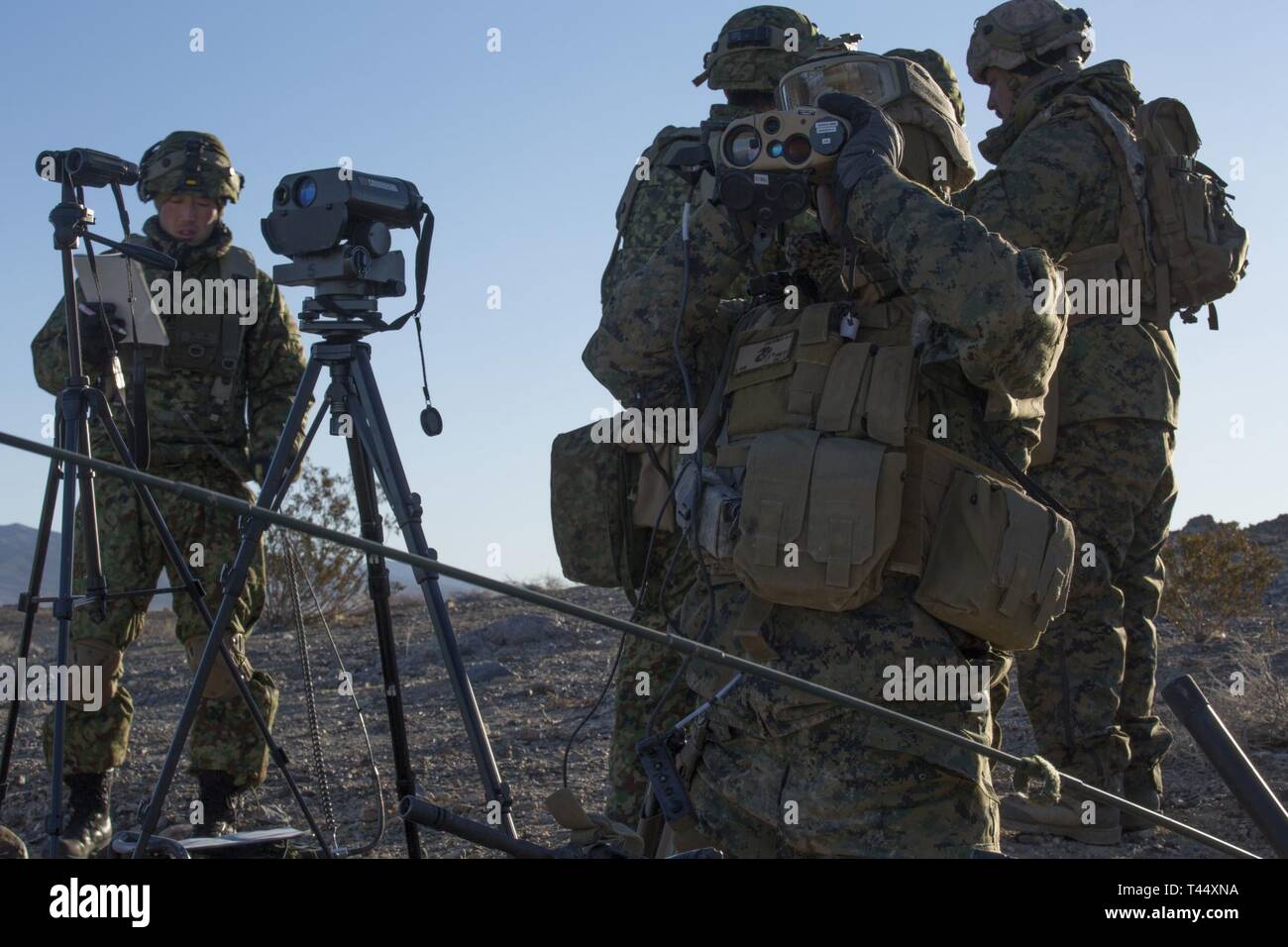 Us-Marines mit 1St Brigade, 5 ANGLICO, arbeiten neben der japanischen Boden Self Defense Force und US-Armee Soldaten interoperabilitity, Sprachkenntnisse zu verbessern, und militärische Beziehungen während der NTC 19-4 an Ft. Irwin, Kalifornien von Jan 28 - Feb 28 2019. NTC ist eine Bereitstellung Schulungsveranstaltung, die Einheit zu übergeben hat. Stockfoto