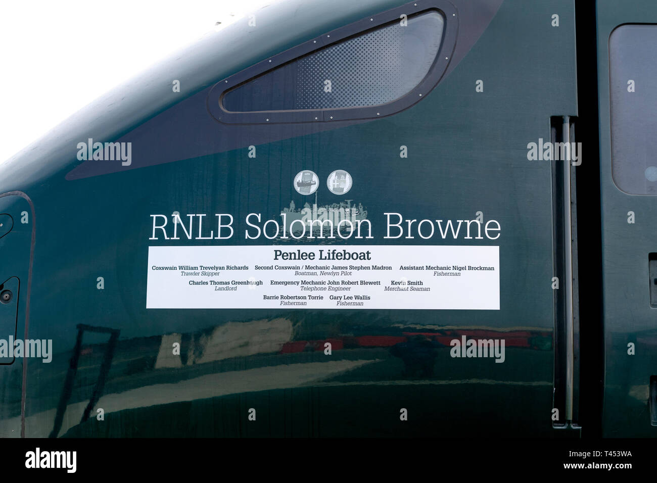 Langer Rock, Penzance, Großbritannien. 13. April 2019. Neu benannten GWR Intercity 802 "RNLB Solomon Browne" Credit: Bob Sharples/Alamy leben Nachrichten Stockfoto