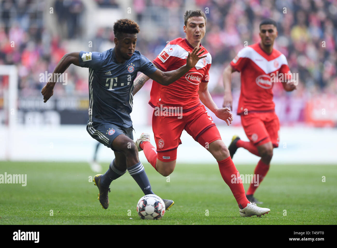 Düsseldorf, Deutschland. 14 Apr, 2019. Kingsley Coman (Bayern München, l.)  gegen Marcel Sobottka (Fortuna Düsseldorf r,.). GES/Fußball/1. Bundesliga:  Fortuna Düsseldorf - FC Bayern München, 14.04.2019 Fußball: 1.Liga: Fortuna  Düsseldorf gegen den FC