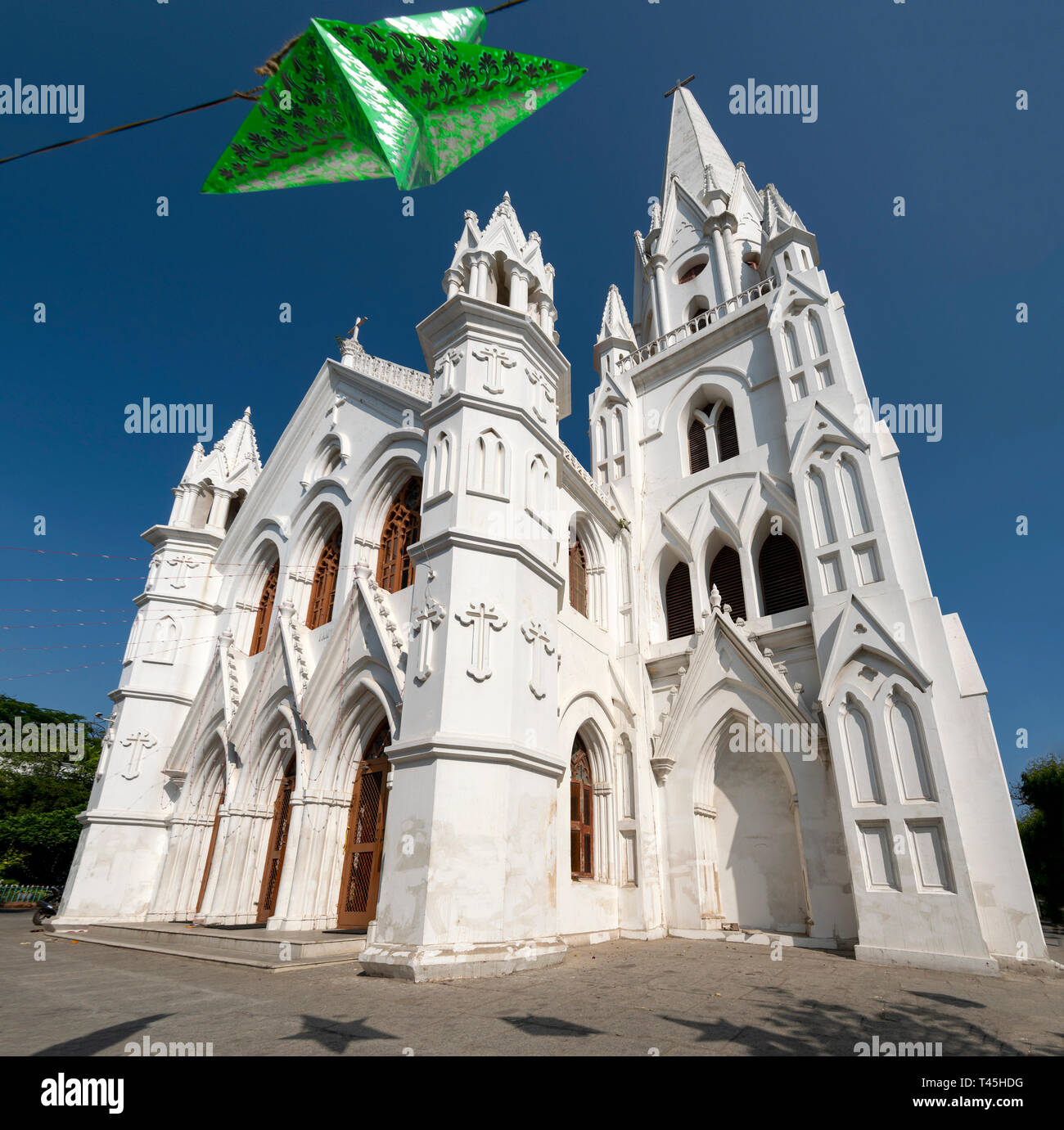 Blick auf den Platz der Kathedrale St. Thomas in Chennai, Indien. Stockfoto