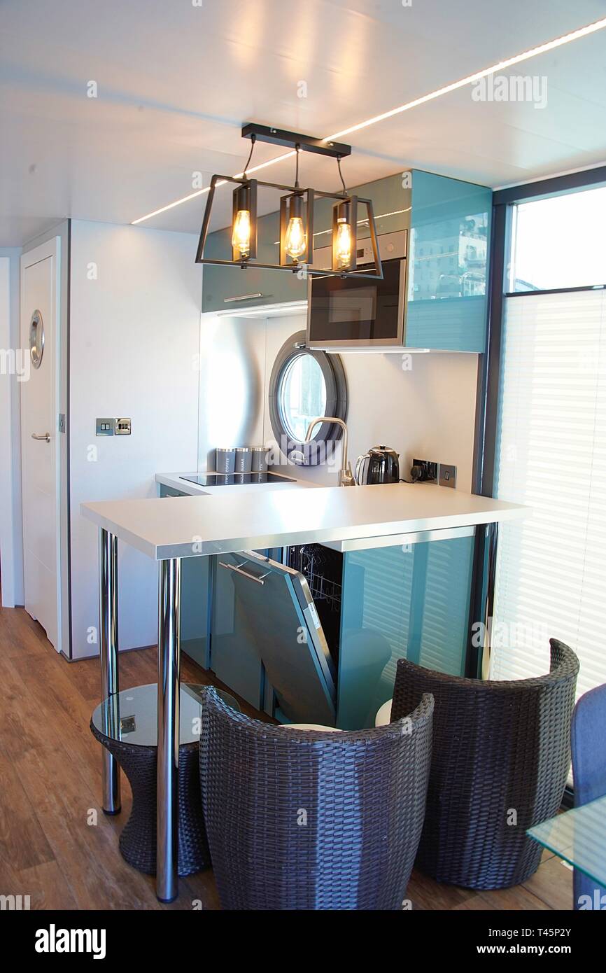 Waterlodge Schwimmende Häuser an Brighton Marina England UK. Stockfoto