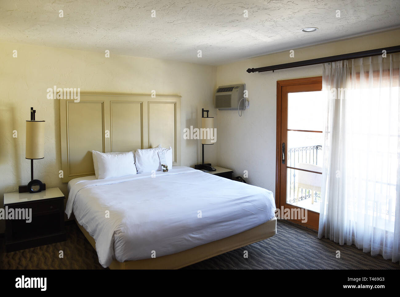 SANTA BARBARA, Kalifornien - 11. APRIL 2019: Hyatt Hotel Centric Zimmer. Gegenüber vom East Beach, gebaut in den 1930er Jahren im spanischen Kolonialstil gehalten, nur 1 Stockfoto