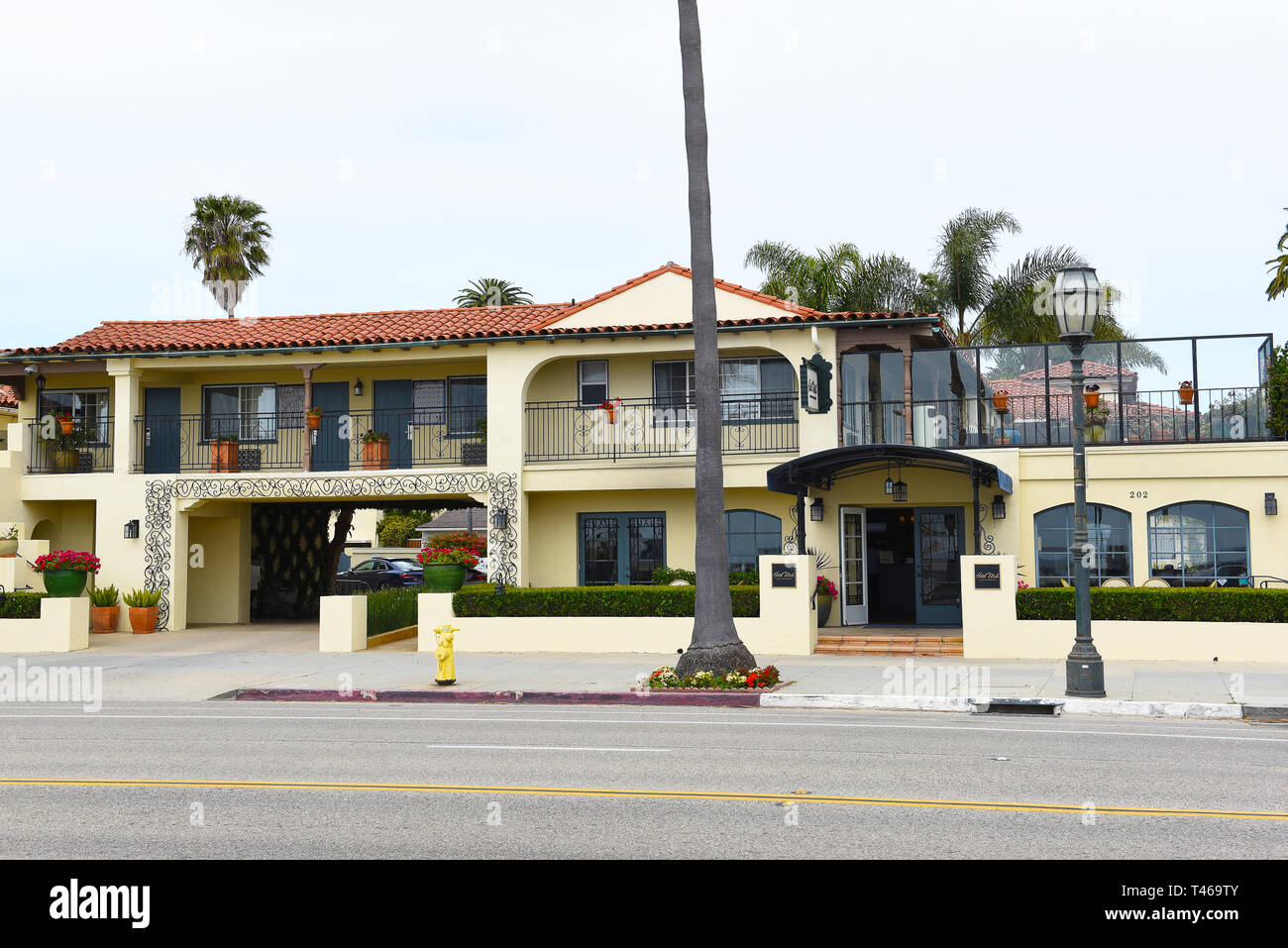 SANTA BARBARA, Kalifornien - 11. APRIL 2019: Hotel Milo, auf Cabrillo Boulevard, gegenüber von West Beach und Stearns Wharf. Stockfoto