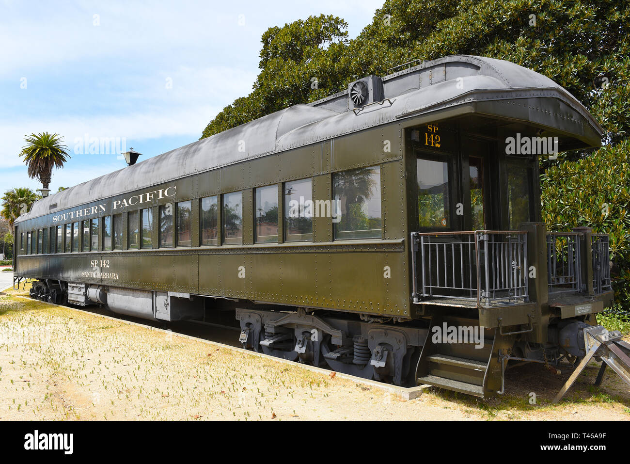 SANTA BARBARA, Kalifornien - 11. APRIL 2019: Antike Southern Pacific Rail Auto am Bahnhof in Santa Barbara. Stockfoto