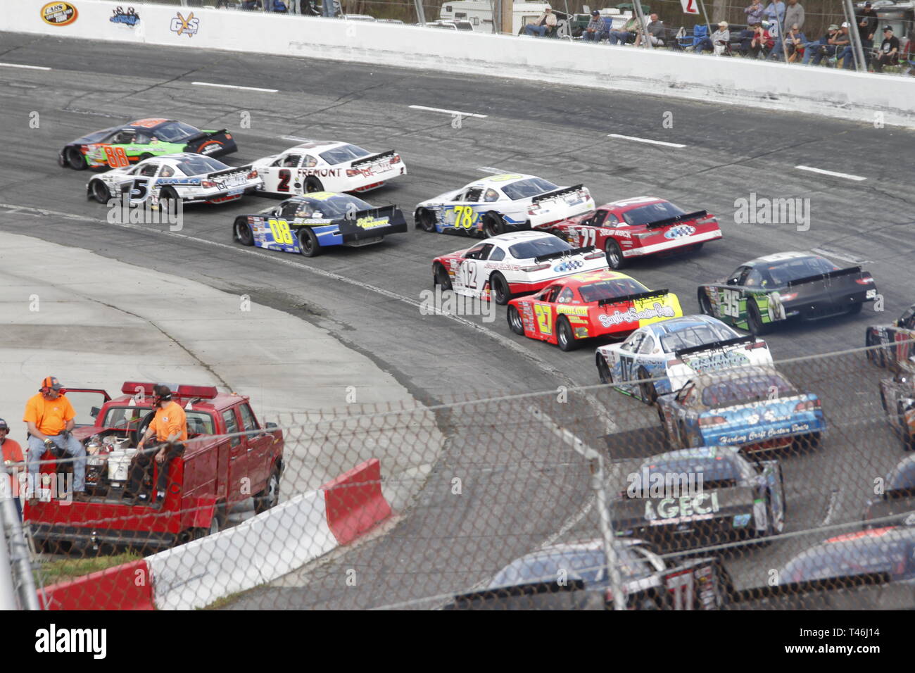 Rennwagen auf der Rennstrecke bei Orange County Speedway North Carolina