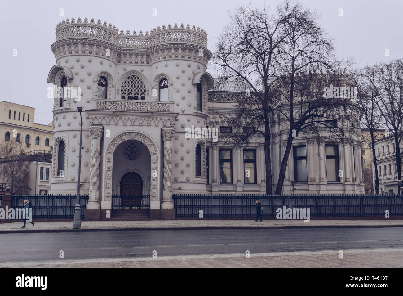 Moskau, Russland, 7. März 2017: Herrenhaus von Morozov A.A. an Arbatskaya Straße in den Jahren 1895-1899 von dem Architekten V.A. Mazyrin im maurischen Stil Stockfoto