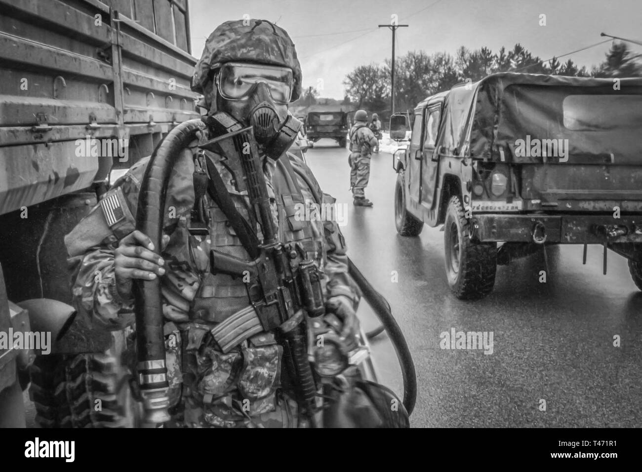 Armee finden Spc. Axel Alvarado, einem chemischen, biologischen, radiologischen und nuklearen (CBRN) Specialist und heimisch in Springdale, Arkansas an die 379 Unternehmen der Chemischen Industrie zugeordnet, 472Nd chemische Bataillon, 209 Region Support Group, 76th Operationelle Antwort Befehl wartet, um Wasser auf ein Fahrzeug bei einer chemischen Aufklärung und Dekontamination Mission am Fort McCoy, Wisconsin am 14. März. Mehr als 150 Soldaten aus der Armee finden 379 Unternehmen der Chemischen Industrie sind die Ausgaben fast drei Wochen am Fort McCoy die Durchführung einer Vielzahl von chemischen, biologischen, radiologischen und nuklearen (CBRN) Ausbildung op Stockfoto